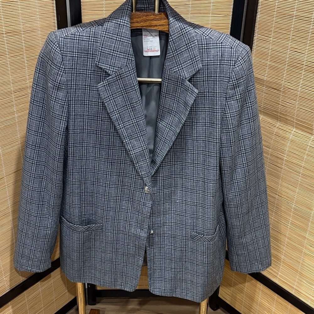 Elegant Gray Plaid Women's Blazer